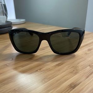 Brand new Ray Ban Justin Classic